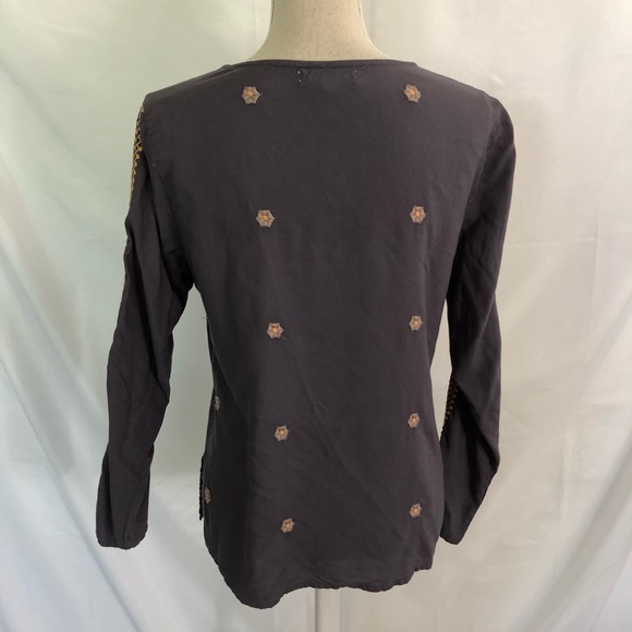 Solitaire Gray Floral Tie Front Tassels Tunic Top - Picture 5 of 6